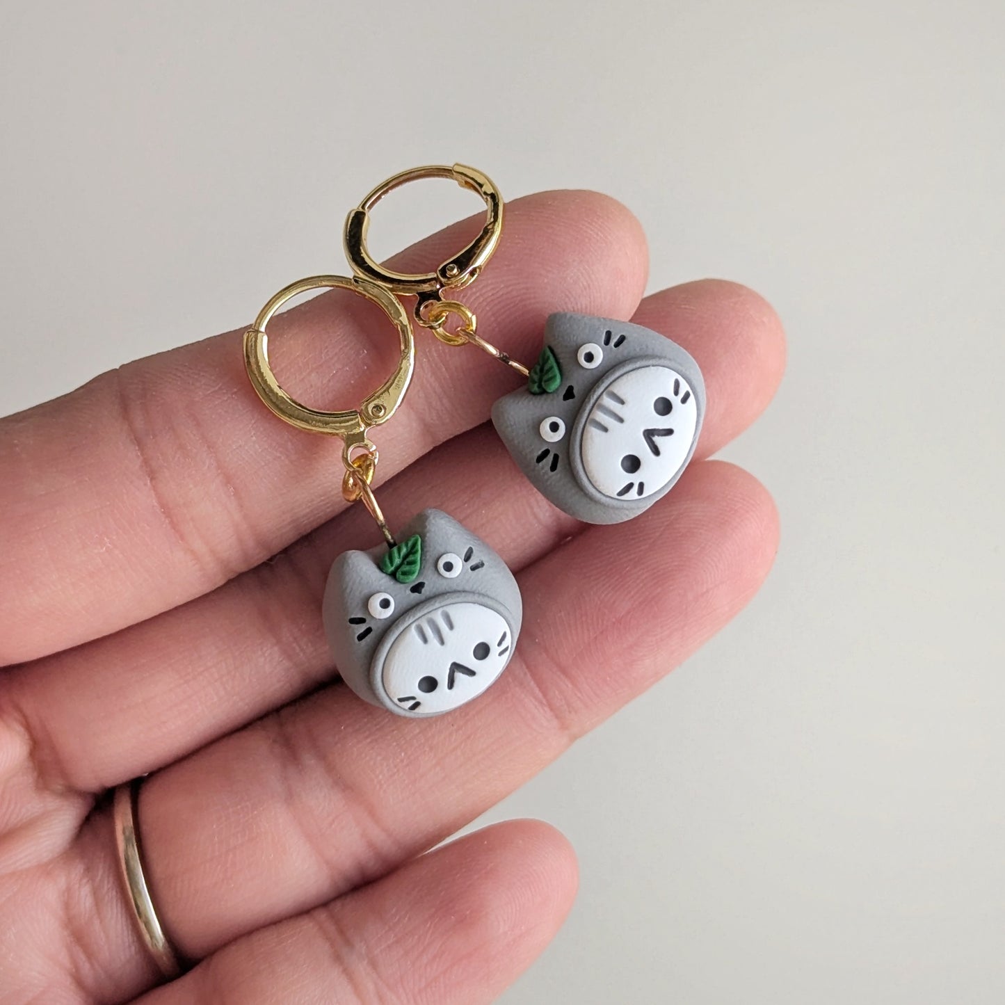 Grey Character Cat Earrings